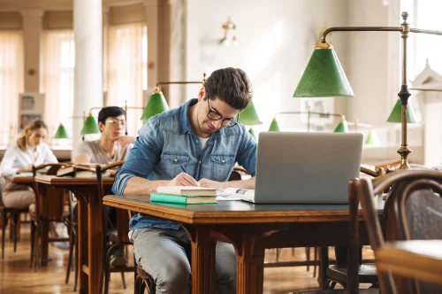 افضل الجامعات بالداخل