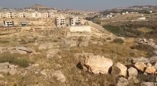 ارض في خلايل اللوز المساحه ٦٢٦ متر